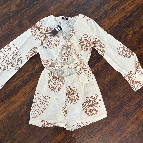 NWT Boohoo beach romper size M - Picture 1 of 2